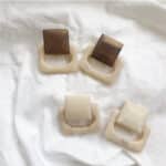 Boucles d’oreilles carrées en résine et bois 6