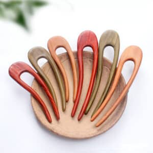 Broche à cheveux en bois sculptée à la main pour femmes 2