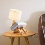 Décoration bois lampe de chevet ou de bureau style petit bonhomme en bois 4