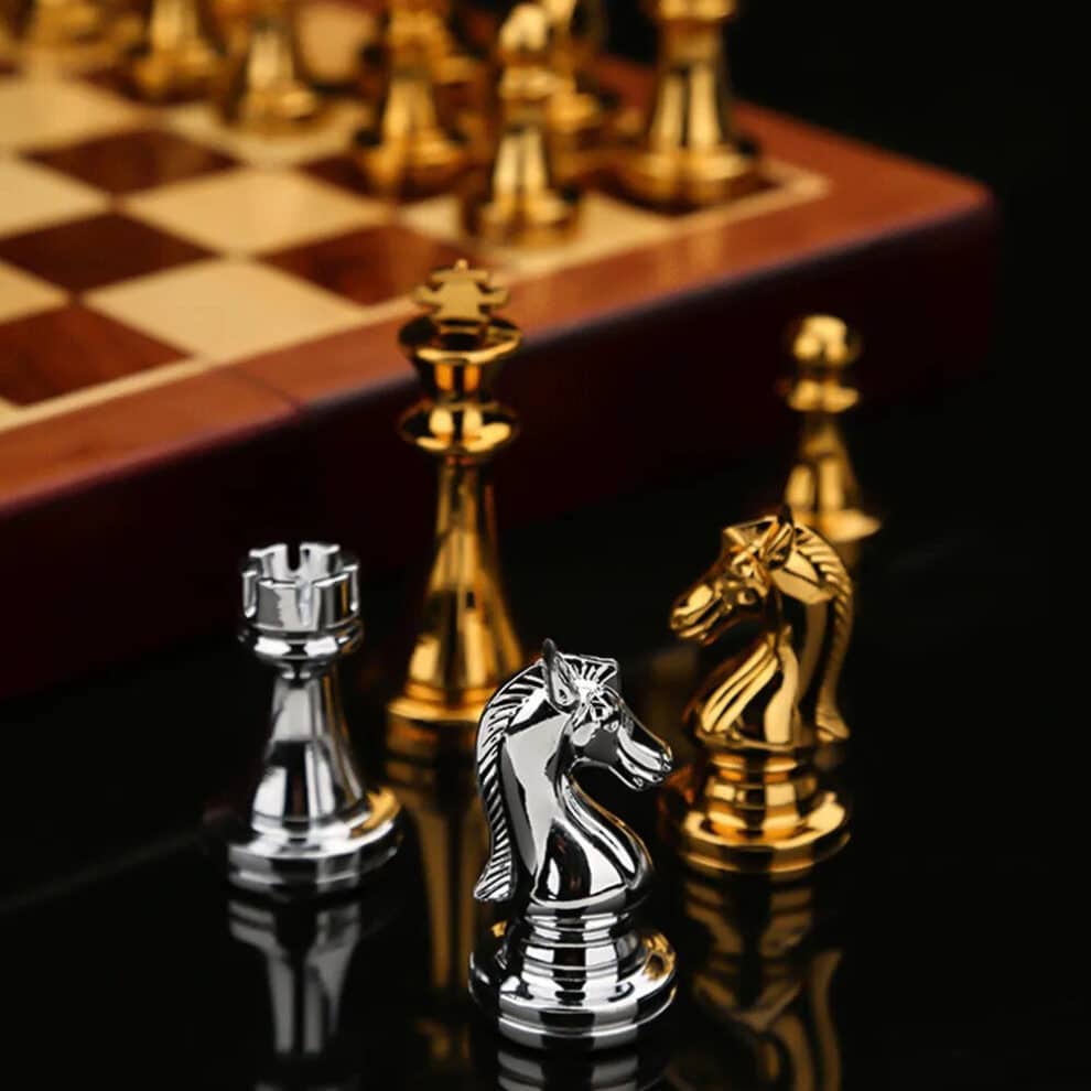 Grand Jeu D’Échecs En Bois 32 Pièces – Roi 8,1 Cm – Pions 4,5 Cm – Coffret Velours Rouge – Idéal Cadeau