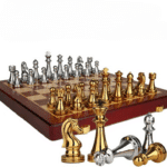 Jeu d’Echec en Bois avec Pièces en Métal 3