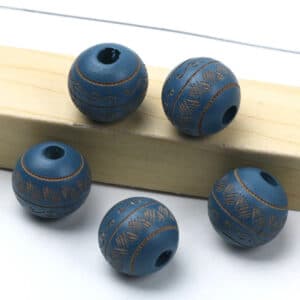 Lot de Cinq Grosses Perles en Bois Sculptés et Colorées