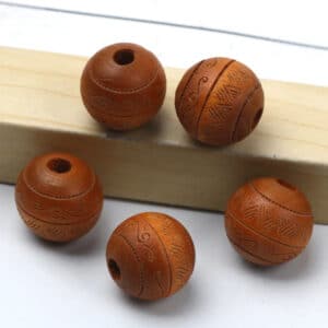 Lot de Cinq Grosses Perles en Bois Sculptés et Colorées 2