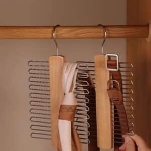 Cintre en Bois à Cravates et Ceintures Design et Pratique