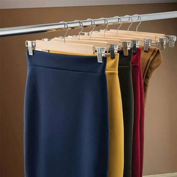 Lot de Dix Cintres en Bois avec Pinces pour Pantalons 3